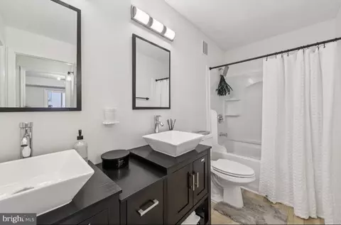 Bath - 2209 Hunters Run Rd, Reston, VA 20191 photo 1 of 1