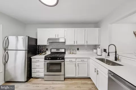 Kitchen - 2209 Hunters Run Rd, Reston, VA 20191 photo 2 of 3