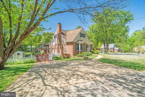 Exterior - 5300 Kings Park Dr, Springfield, VA 22151 photo 2 of 14