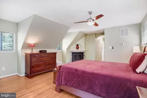 Bedroom - 5300 Kings Park Dr, Springfield, VA 22151 photo 2 of 10