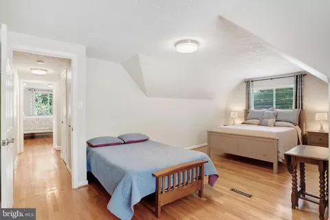 Bedroom - 5300 Kings Park Dr, Springfield, VA 22151 photo 8 of 10