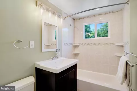 Bath - 5300 Kings Park Dr, Springfield, VA 22151 photo 4 of 4