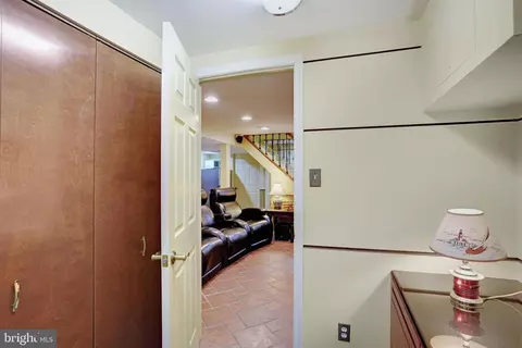 Entry Way - 5300 Kings Park Dr, Springfield, VA 22151 photo 3 of 4