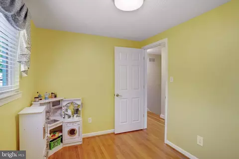 Bedroom - 5300 Kings Park Dr, Springfield, VA 22151 photo 6 of 10
