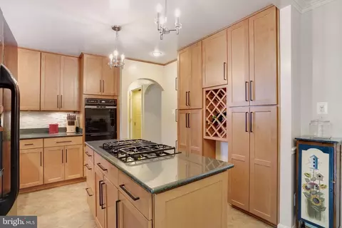 Kitchen - 5300 Kings Park Dr, Springfield, VA 22151 photo 4 of 5