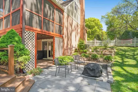 Exterior - 5300 Kings Park Dr, Springfield, VA 22151 photo 13 of 14