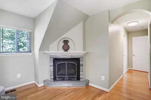 Entry Way - 5300 Kings Park Dr, Springfield, VA 22151 photo 1 of 4