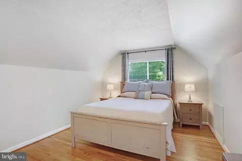 Bedroom - 5300 Kings Park Dr, Springfield, VA 22151 photo 10 of 10