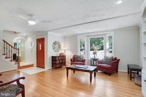 Living - 5300 Kings Park Dr, Springfield, VA 22151 photo 2 of 4