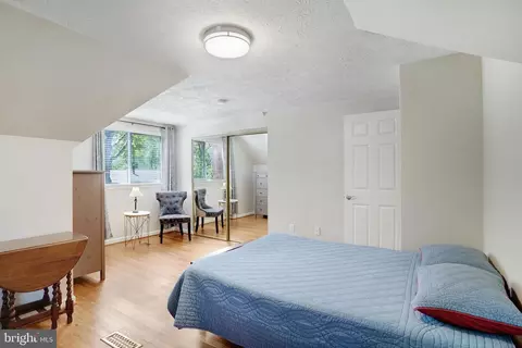 Bedroom - 5300 Kings Park Dr, Springfield, VA 22151 photo 9 of 10