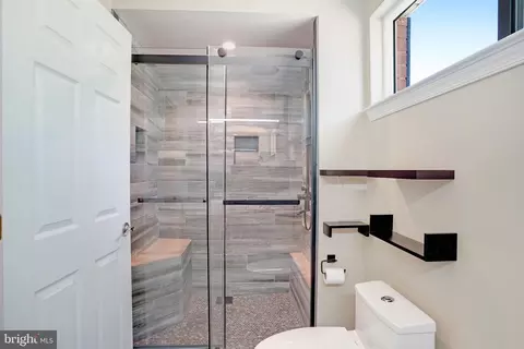 Bath - 5300 Kings Park Dr, Springfield, VA 22151 photo 3 of 4