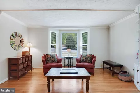 Living - 5300 Kings Park Dr, Springfield, VA 22151 photo 3 of 4