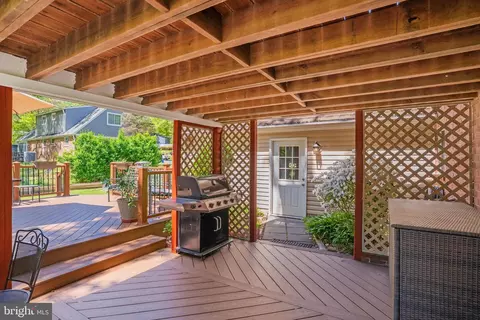 Exterior - 5300 Kings Park Dr, Springfield, VA 22151 photo 11 of 14