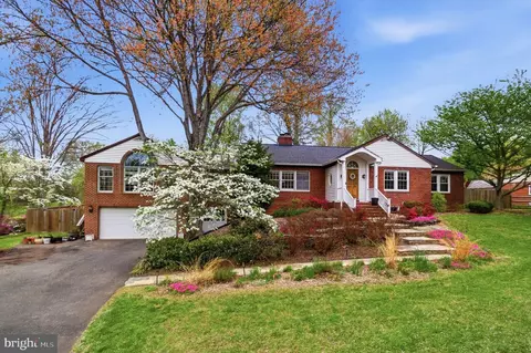 4637 Randolph Dr, Annandale, VA 22003
