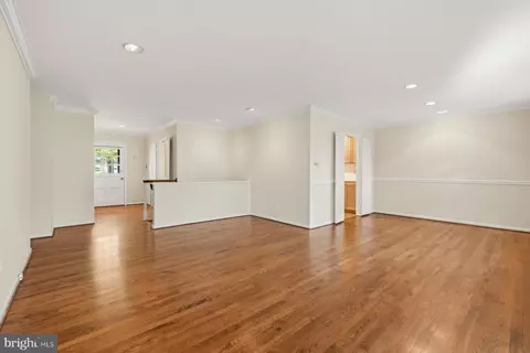 Living - 6713 Bellamy Ave, Springfield, VA 22152 photo 2 of 13