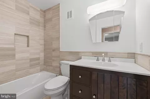 Bath - 6713 Bellamy Ave, Springfield, VA 22152 photo 3 of 3