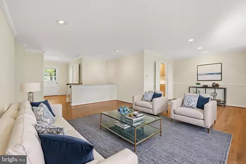 Living - 6713 Bellamy Ave, Springfield, VA 22152 photo 7 of 13