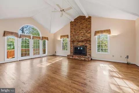 Living - 6713 Bellamy Ave, Springfield, VA 22152 photo 8 of 13