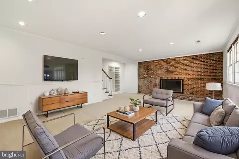 Living - 6713 Bellamy Ave, Springfield, VA 22152 photo 13 of 13