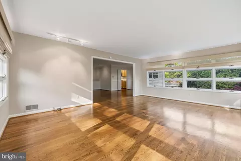 Living - 6713 Bellamy Ave, Springfield, VA 22152 photo 5 of 13