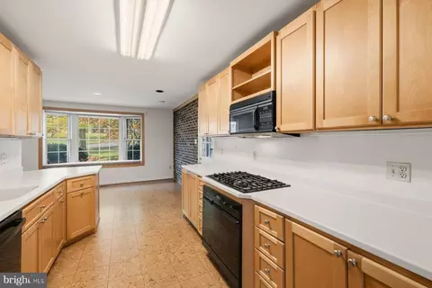 Kitchen - 6713 Bellamy Ave, Springfield, VA 22152 photo 4 of 4