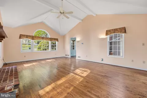 Living - 6713 Bellamy Ave, Springfield, VA 22152 photo 9 of 13