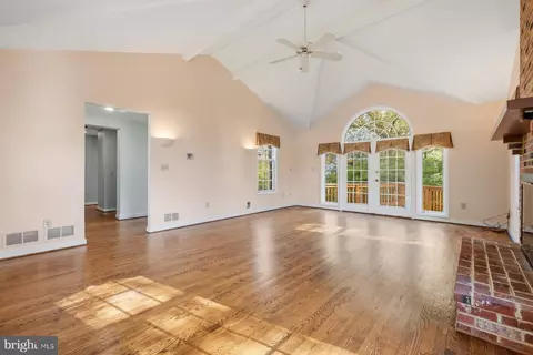 Living - 6713 Bellamy Ave, Springfield, VA 22152 photo 10 of 13