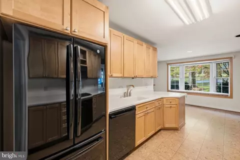 Kitchen - 6713 Bellamy Ave, Springfield, VA 22152 photo 3 of 4
