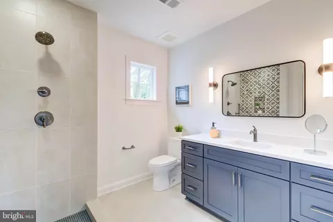 Bath - 1538 Forest Ln, Mclean, VA 22101 photo 11 of 18