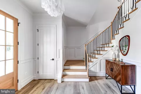 Entry Way - 1538 Forest Ln, Mclean, VA 22101 photo 2 of 25