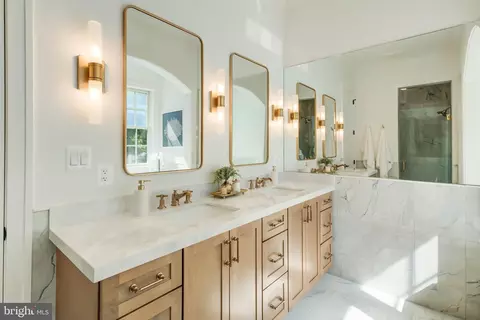 Bath - 1538 Forest Ln, Mclean, VA 22101 photo 6 of 18