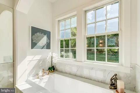 Bath - 1538 Forest Ln, Mclean, VA 22101 photo 7 of 18