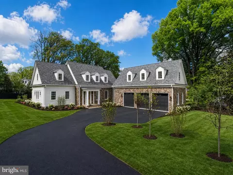 Exterior - 1538 Forest Ln, Mclean, VA 22101 photo 3 of 13