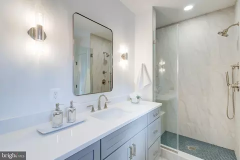 Bath - 1538 Forest Ln, Mclean, VA 22101 photo 15 of 18