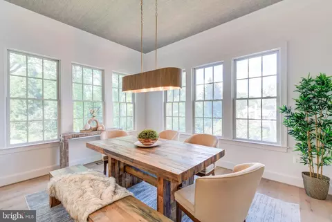 Dining - 1538 Forest Ln, Mclean, VA 22101 photo 7 of 12