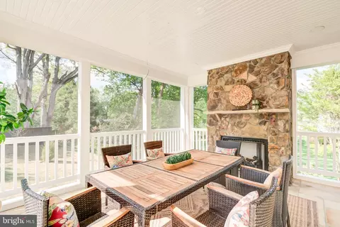 Exterior - 1538 Forest Ln, Mclean, VA 22101 photo 12 of 13