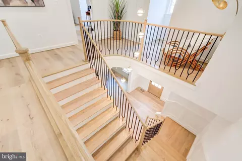 Entry Way - 1538 Forest Ln, Mclean, VA 22101 photo 18 of 25
