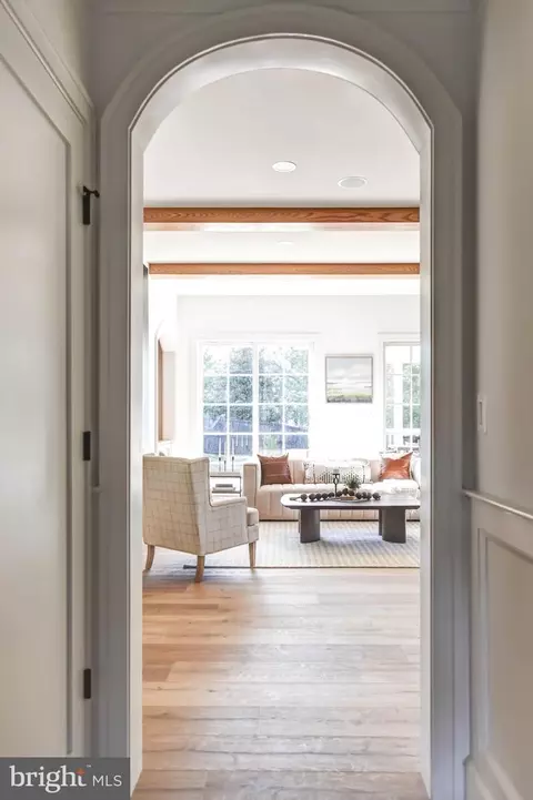 Entry Way - 1538 Forest Ln, Mclean, VA 22101 photo 5 of 25