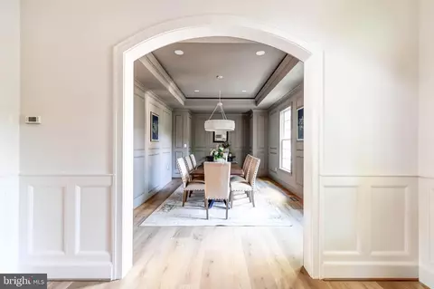 Entry Way - 1538 Forest Ln, Mclean, VA 22101 photo 6 of 25