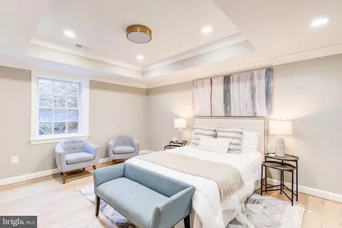 Bedroom - 1538 Forest Ln, Mclean, VA 22101 photo 4 of 10
