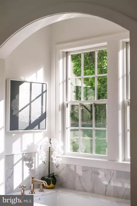 Bath - 1538 Forest Ln, Mclean, VA 22101 photo 5 of 18