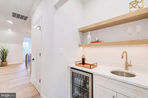 Entry Way - 1538 Forest Ln, Mclean, VA 22101 photo 23 of 25