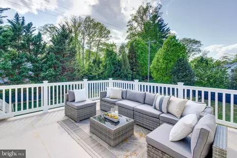 Exterior - 1538 Forest Ln, Mclean, VA 22101 photo 13 of 13