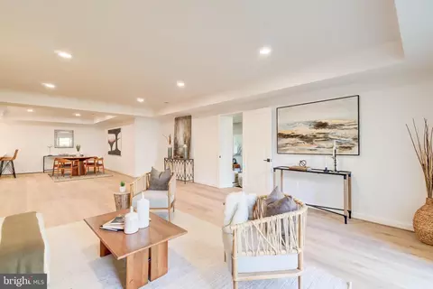 Living - 1538 Forest Ln, Mclean, VA 22101 photo 9 of 10