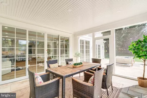 Exterior - 1538 Forest Ln, Mclean, VA 22101 photo 10 of 13