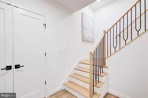Entry Way - 1538 Forest Ln, Mclean, VA 22101 photo 14 of 25