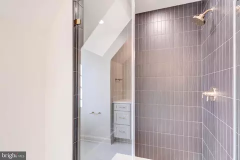 Bath - 1538 Forest Ln, Mclean, VA 22101 photo 17 of 18