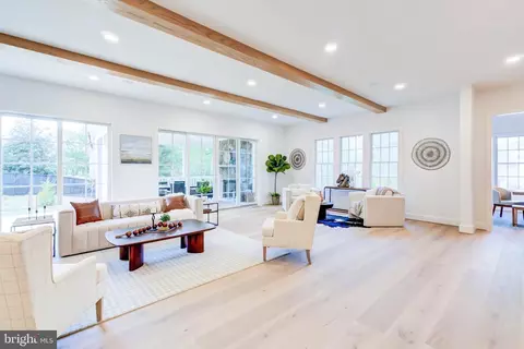 Living - 1538 Forest Ln, Mclean, VA 22101 photo 1 of 10