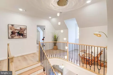 Entry Way - 1538 Forest Ln, Mclean, VA 22101 photo 19 of 25