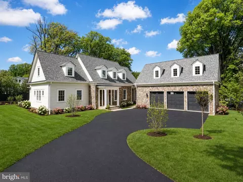 Exterior - 1538 Forest Ln, Mclean, VA 22101 photo 4 of 13